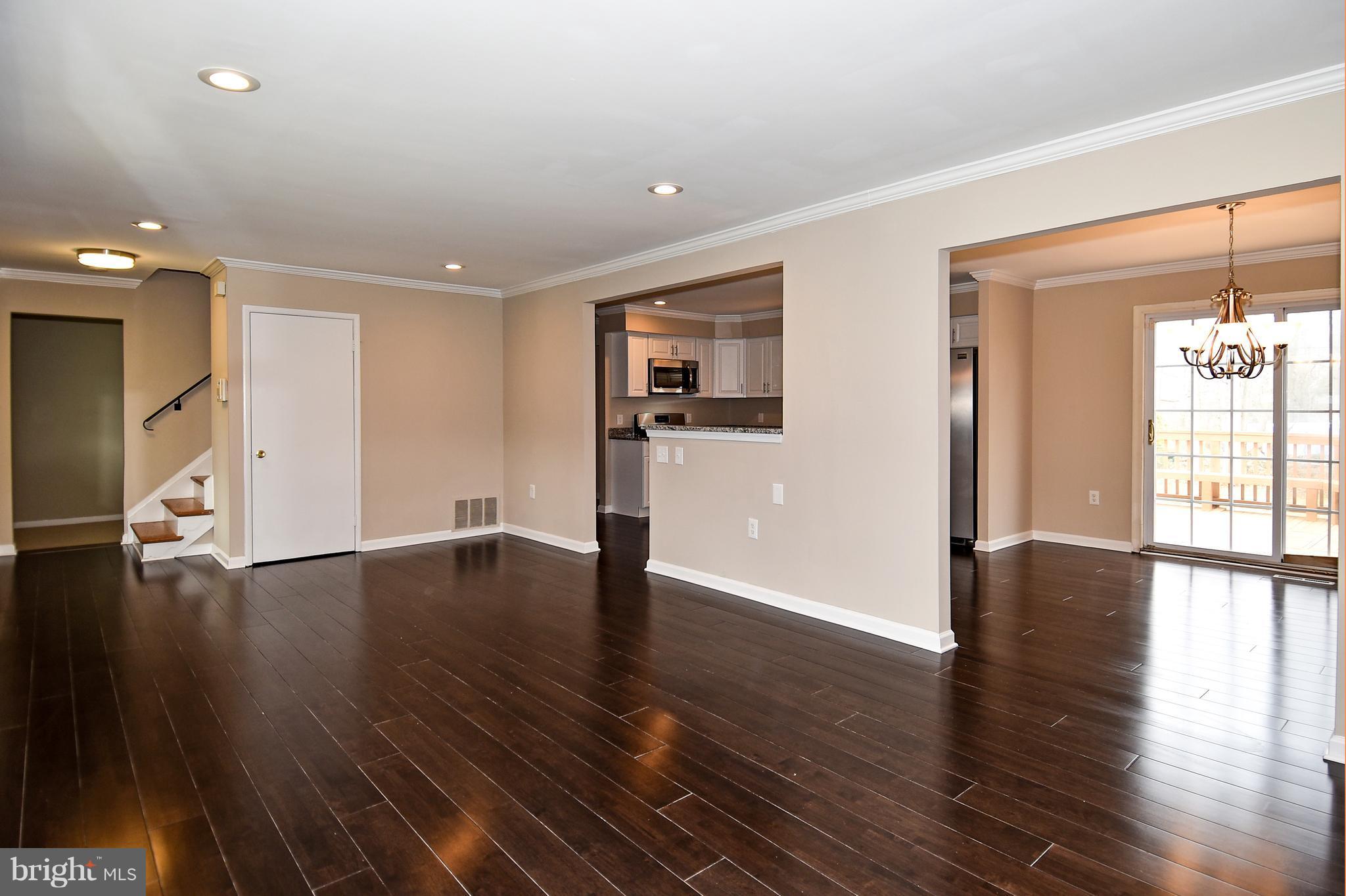 1924 Brookdale Road Baltimore, MD 21244 - Photo 5 of 29 Living Room