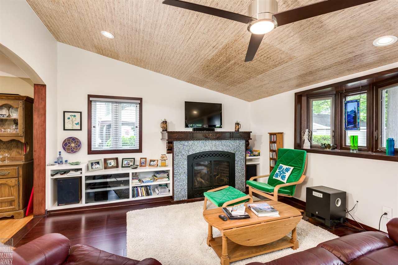 1137 Hawthorne Road Grosse Pointe Woods, MI 48236 - Photo 12 of 31