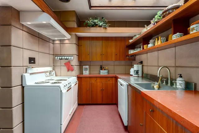 $2,100,000 | 11090 Hawthorne Drive, Galesburg, MI 49053