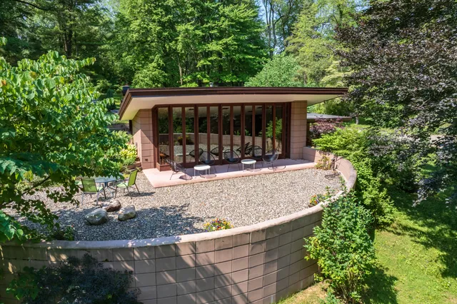 $2,100,000 | 11090 Hawthorne Drive, Galesburg, MI 49053