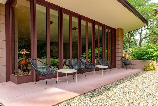 $2,100,000 | 11090 Hawthorne Drive, Galesburg, MI 49053