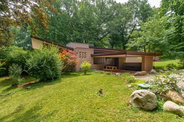$2,100,000 | 11090 Hawthorne Drive, Galesburg, MI 49053
