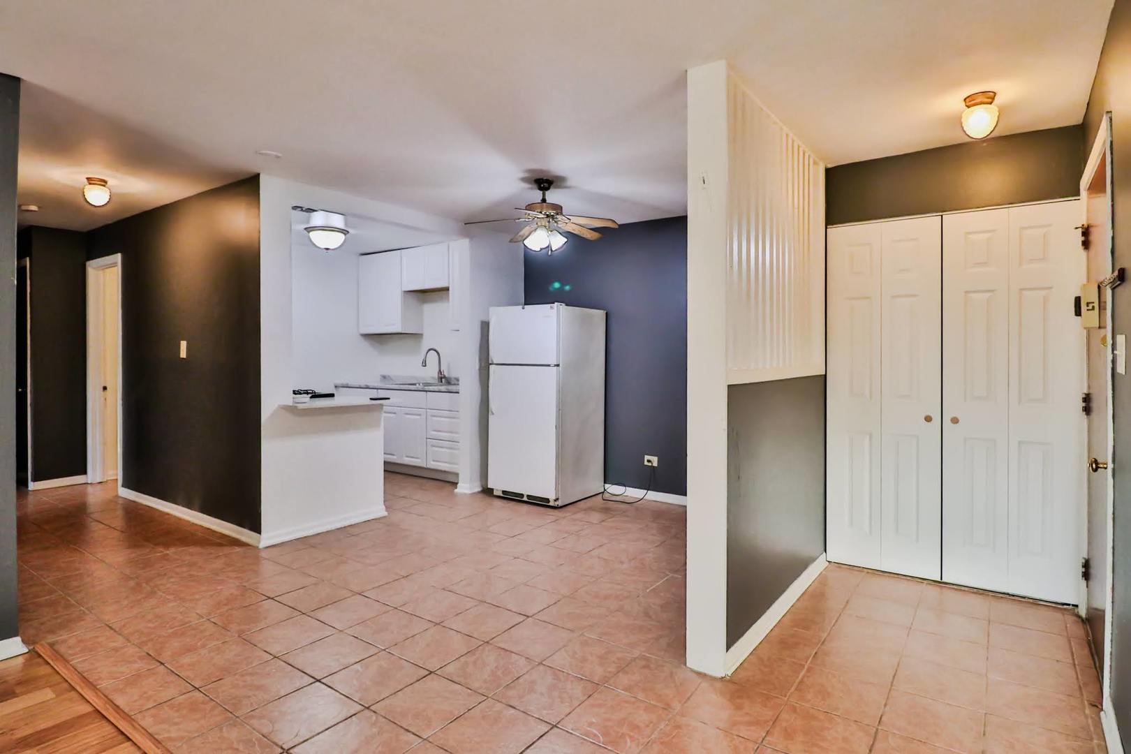 1085 Valley Lane, Unit 216 Hoffman Estates, IL 60169 - Photo 2 of 18
