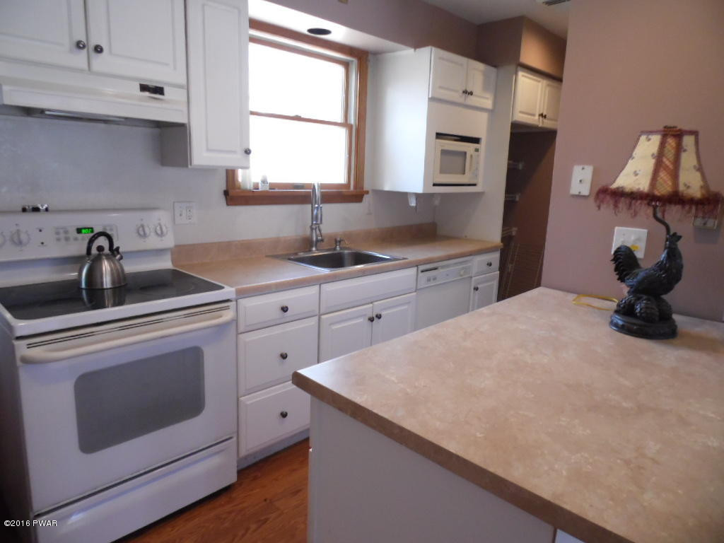 152 Gold Key Road Milford, PA 18337 - Photo 10 of 37 Kitchen 3