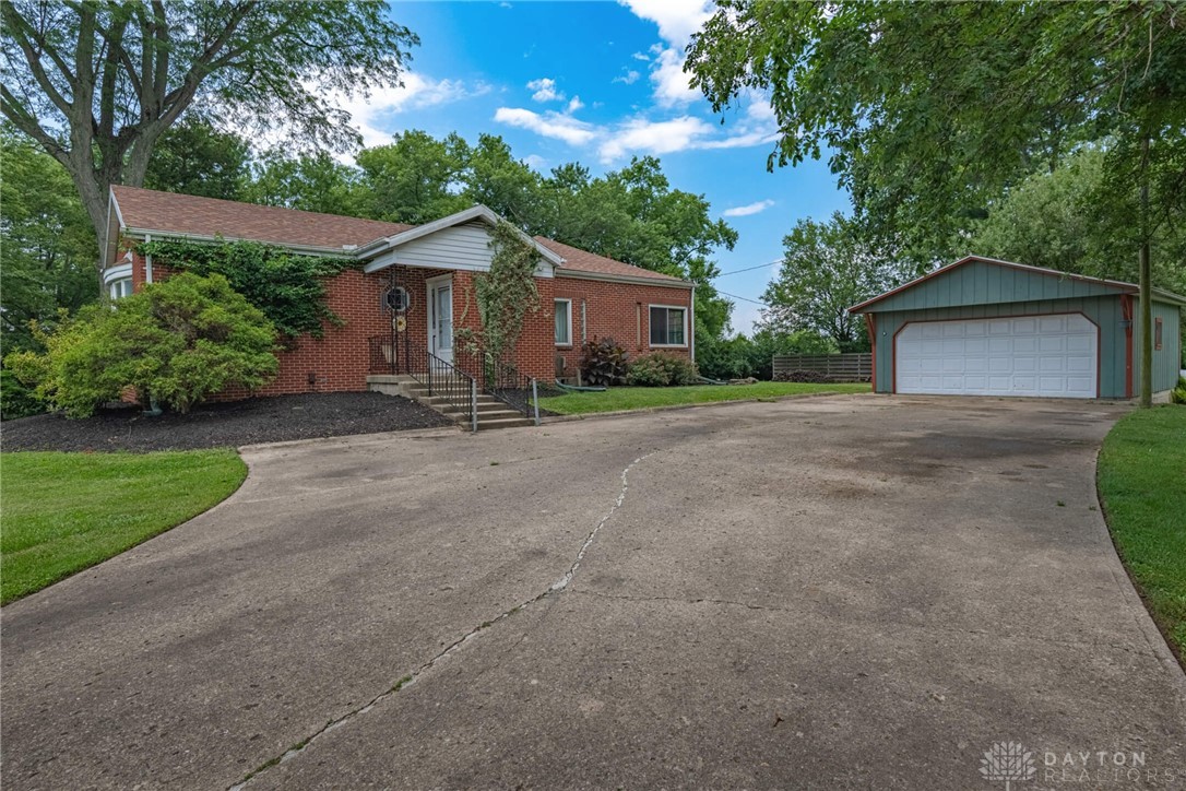 88 West Jackson Road Springfield, OH 45502 - Photo 2 of 43