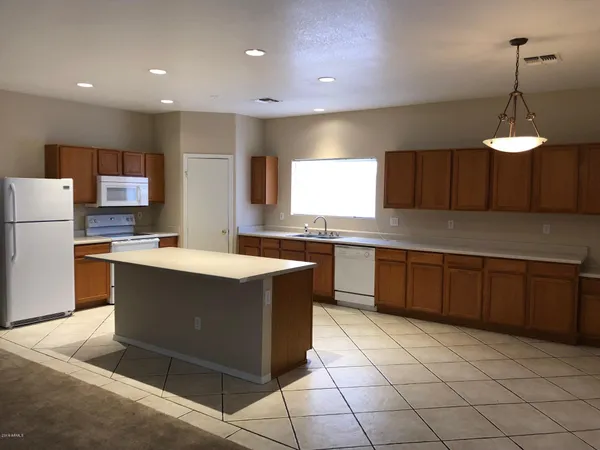 $2,995 | 4607 North 93rd Avenue, Phoenix, AZ 85037