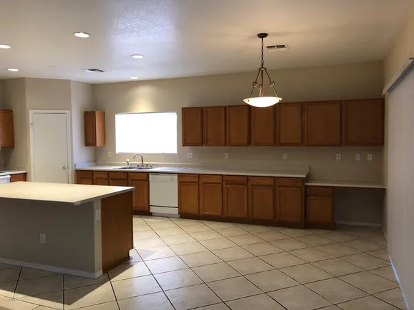 $2,995 | 4607 North 93rd Avenue, Phoenix, AZ 85037