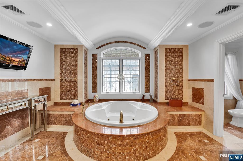 2 Euclid Road Fort Lee, NJ 07024 - Photo 22 of 44 Gallery Image 22