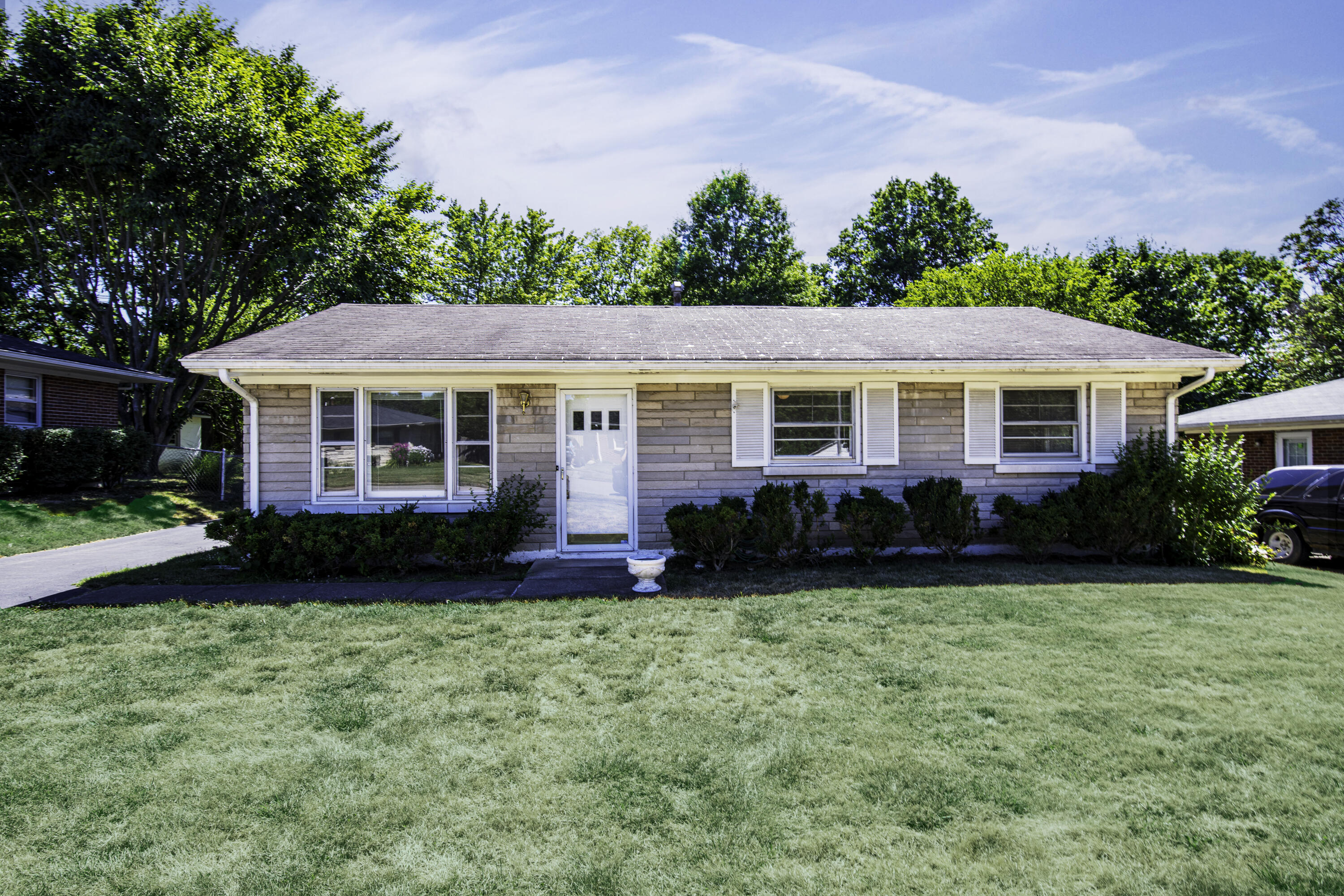 690 Eden Road Lexington, KY 40505 - Photo 2 of 16 Eden 2
