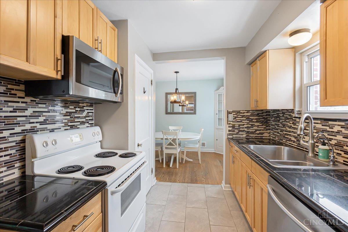 7634 Forest Road Cincinnati, OH 45255 - Photo 9 of 25 Gallery Image 9