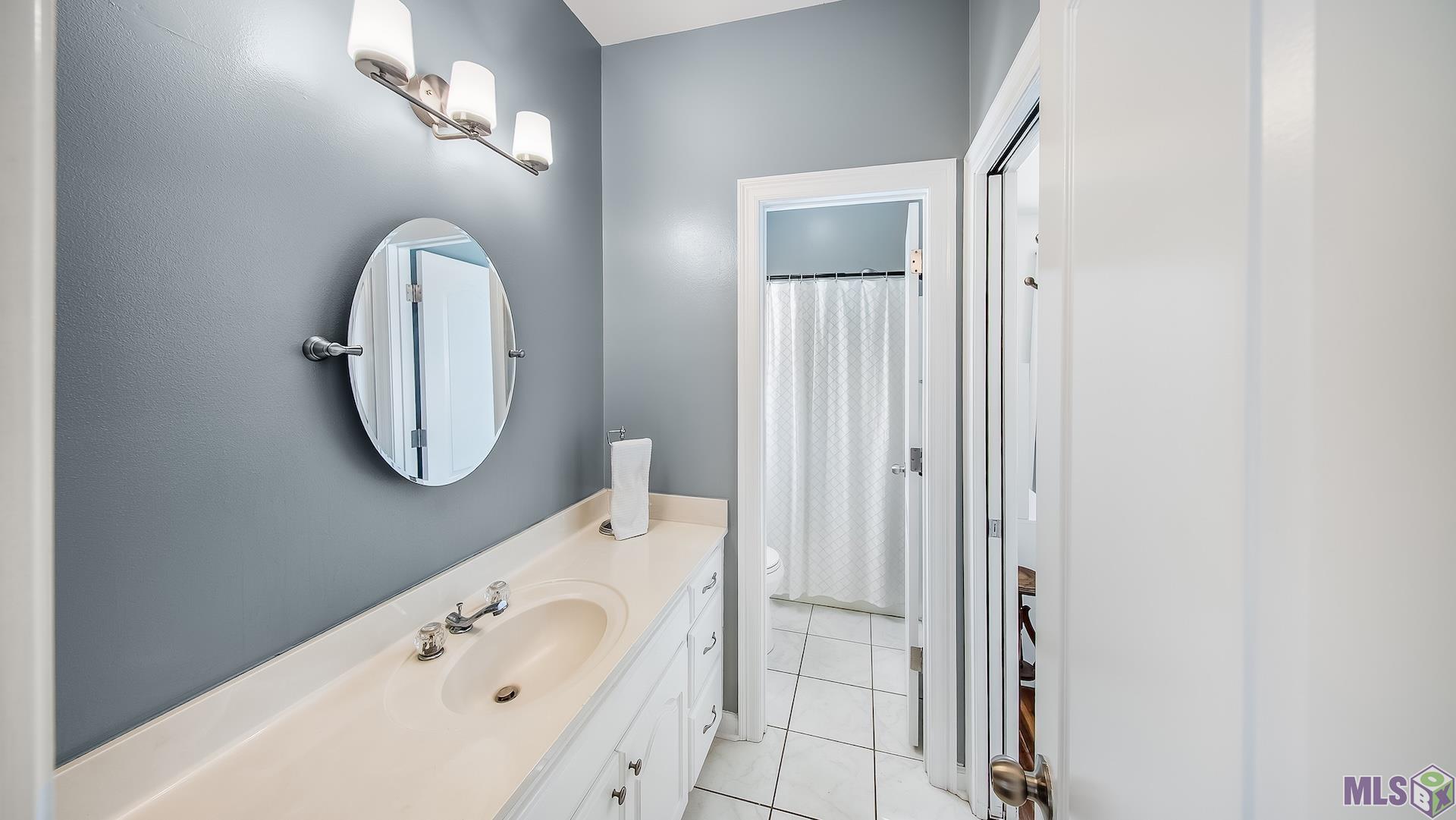 18939 Beaujolaes Avenue Baton Rouge, LA 70817 - Photo 13 of 25 jack n jill bath