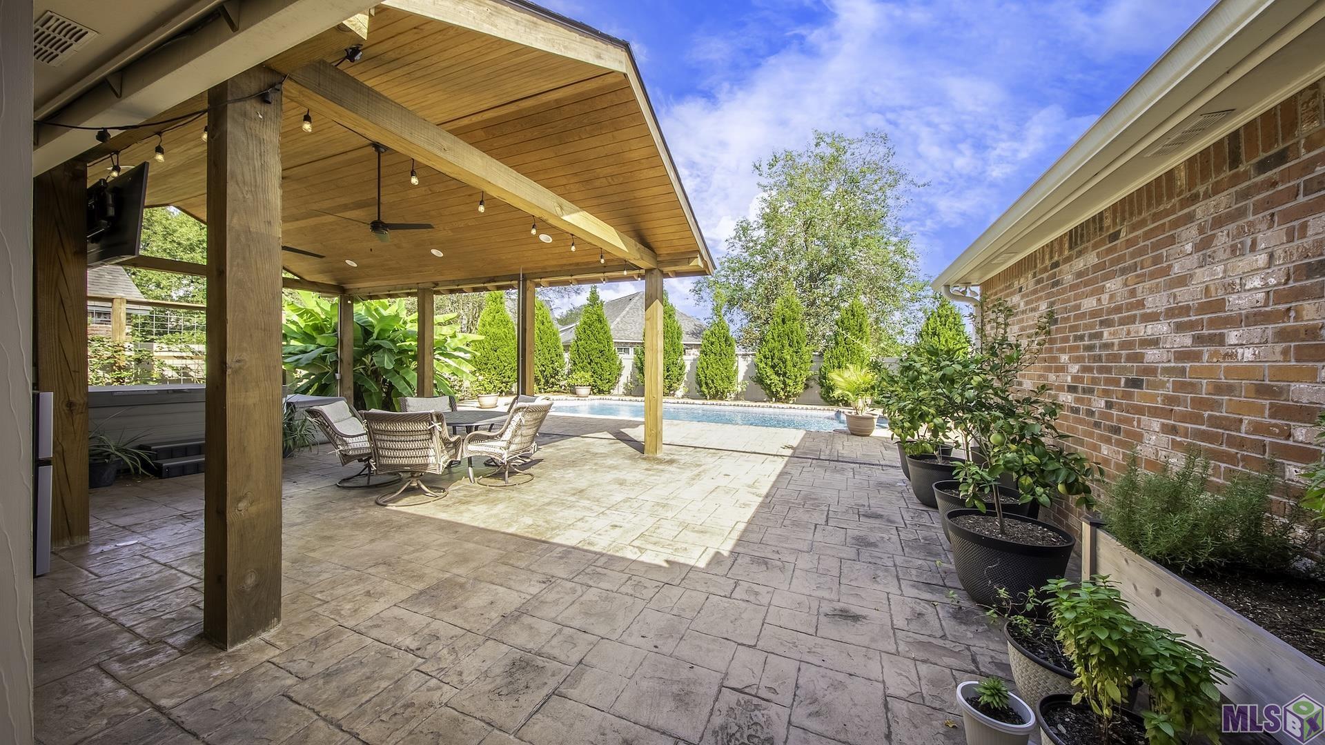 18939 Beaujolaes Avenue Baton Rouge, LA 70817 - Photo 2 of 25