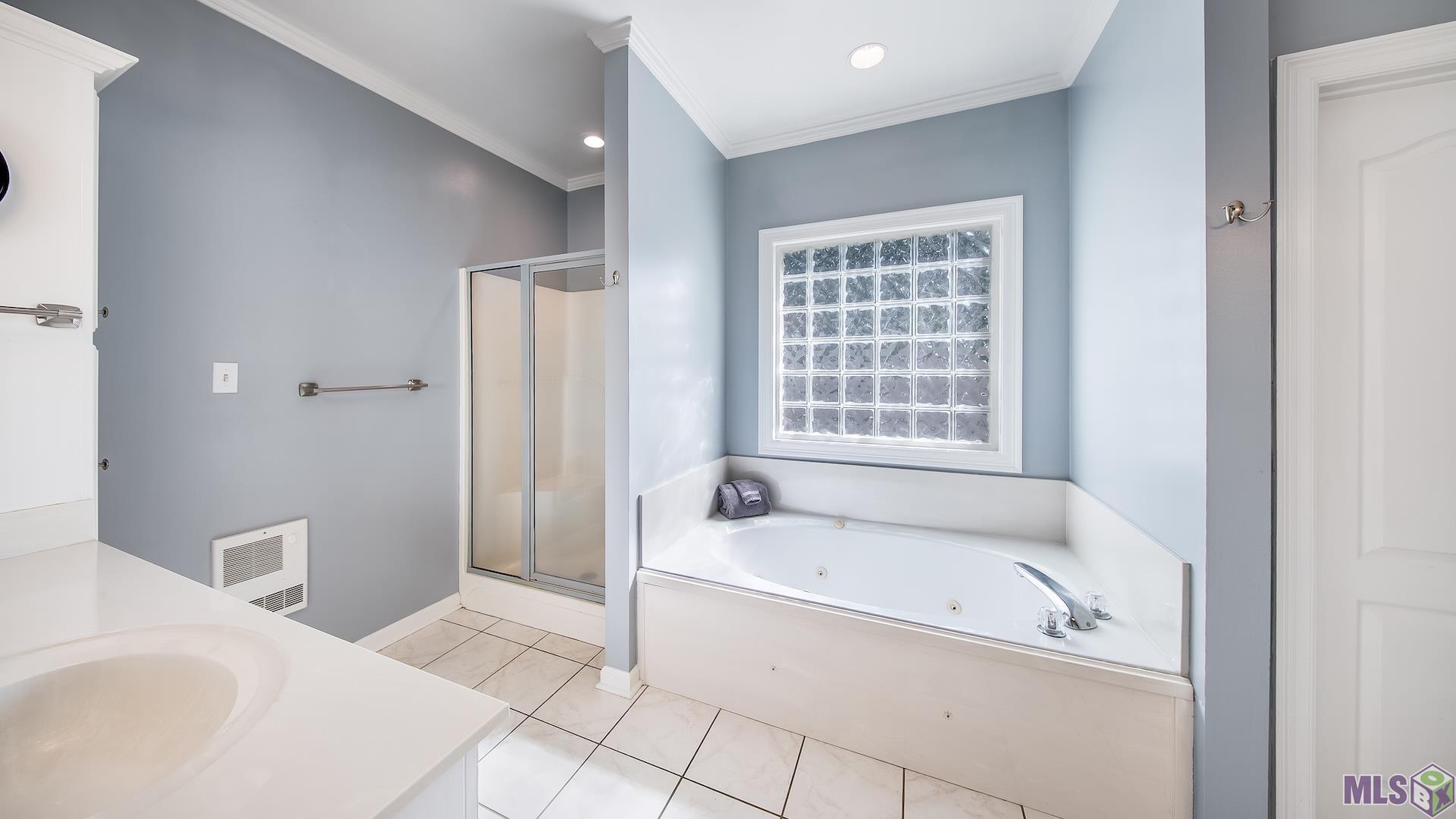 18939 Beaujolaes Avenue Baton Rouge, LA 70817 - Photo 10 of 25 Primary Bathroom