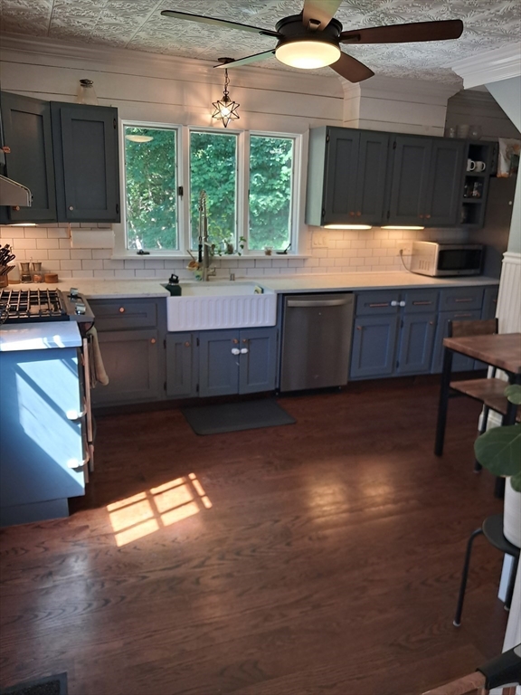 116 Parker Road Wakefield, MA 01880 - Photo 9 of 31
