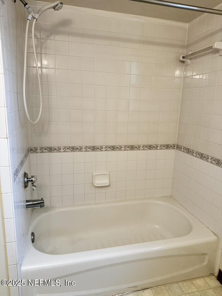 11368 Canvasback Court Jacksonville, FL 32225 - Photo 14 of 19 a close view of a bathtub in bathroom