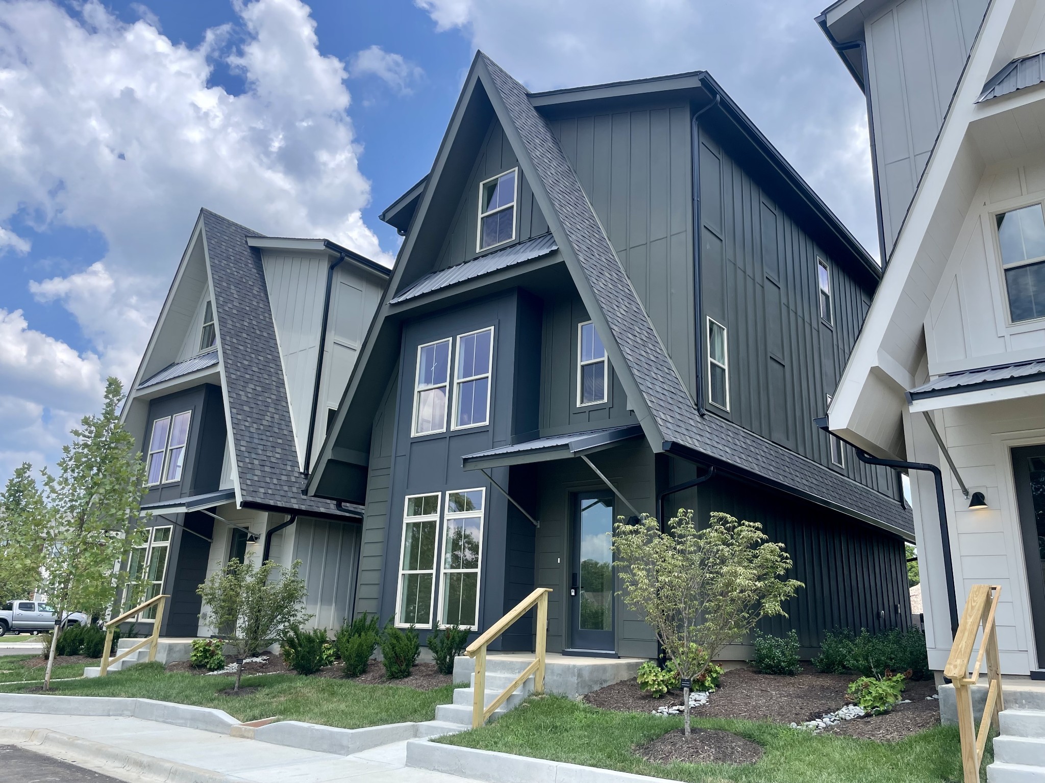 533 Midnight Way Nashville, TN 37209 - Photo 2 of 42 a front view of a house with garden
