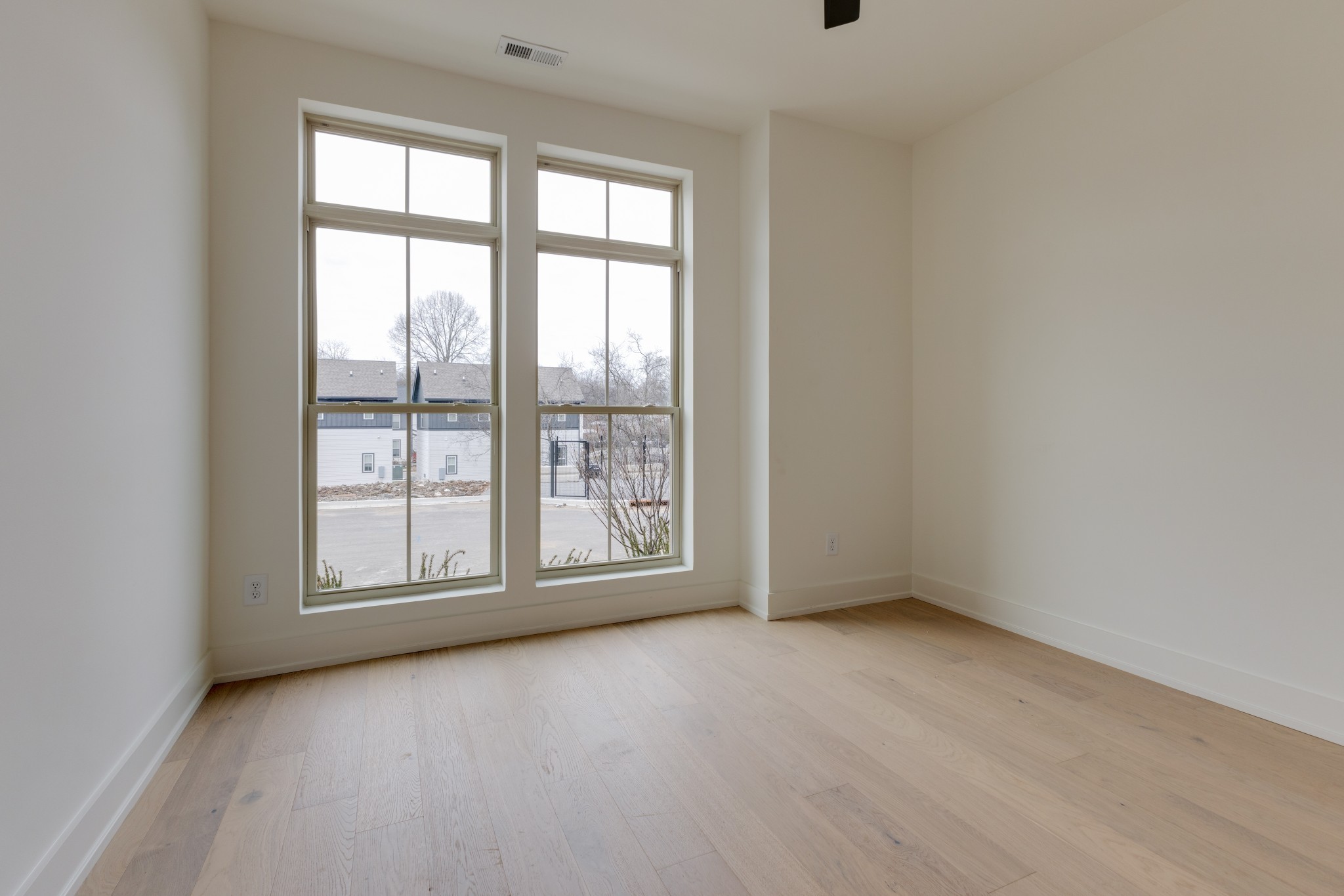 533 Midnight Way Nashville, TN 37209 - Photo 6 of 42 an empty room with windows