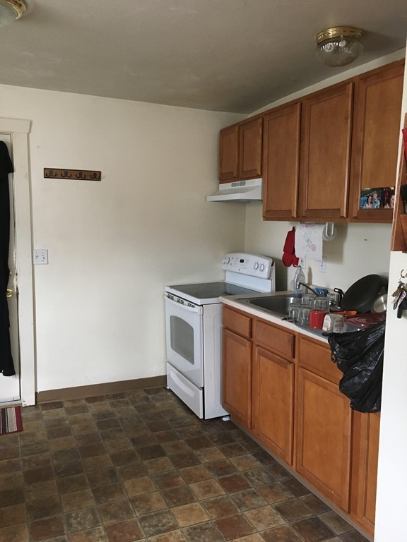 137 John Street Fall River, MA 02721 - Photo 2 of 4