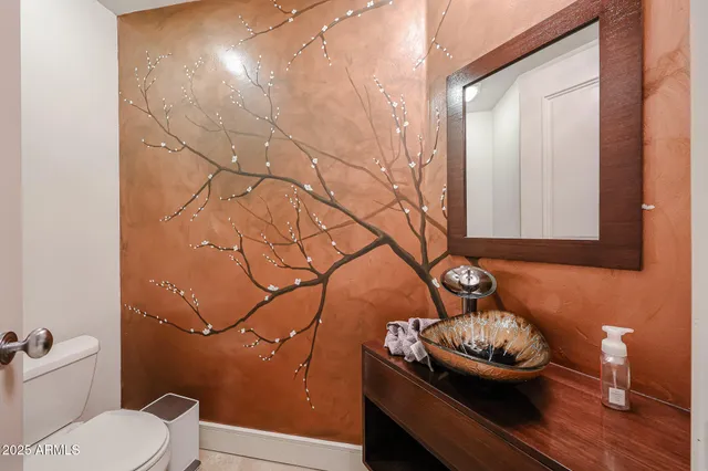 $5,900 | 2211 East Camelback Road, Unit 106, Phoenix, AZ 85016