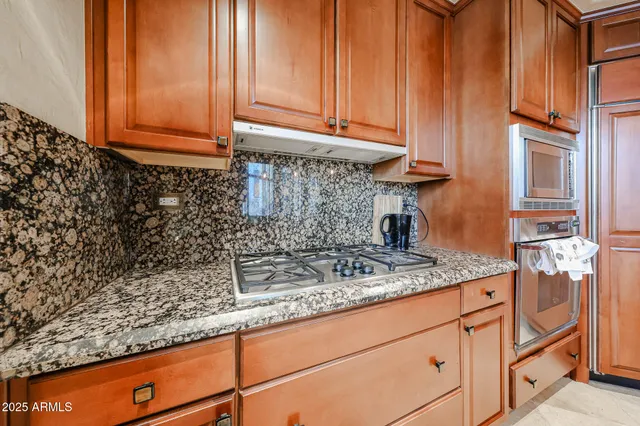 $5,900 | 2211 East Camelback Road, Unit 106, Phoenix, AZ 85016