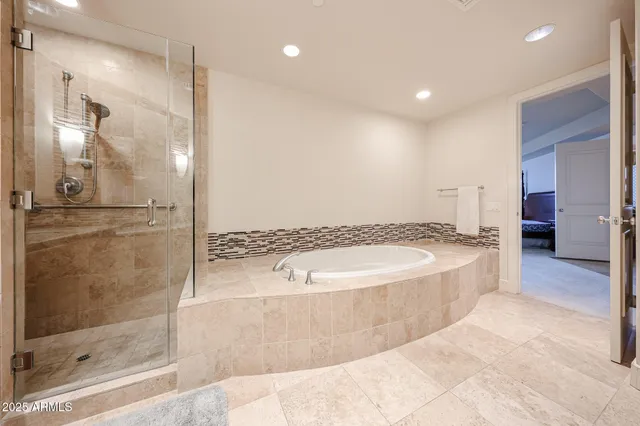 $5,900 | 2211 East Camelback Road, Unit 106, Phoenix, AZ 85016