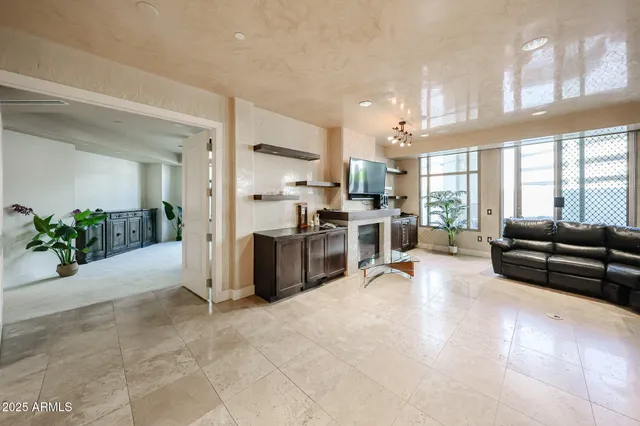 $5,900 | 2211 East Camelback Road, Unit 106, Phoenix, AZ 85016