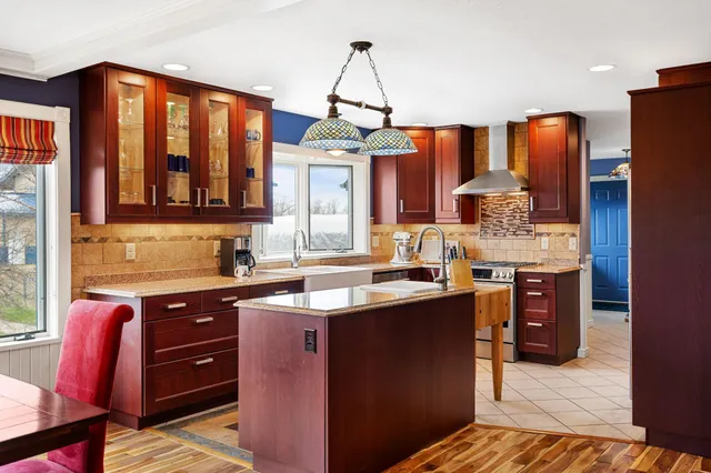 $995,000 | W8135 830th Avenue, River Falls, WI 54022