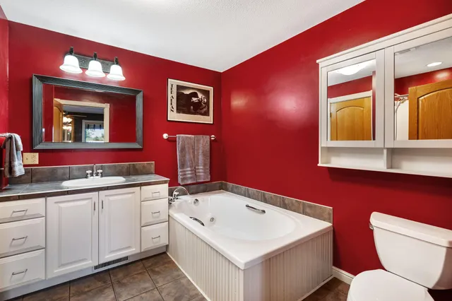 $995,000 | W8135 830th Avenue, River Falls, WI 54022