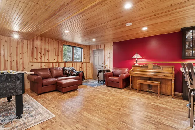 $995,000 | W8135 830th Avenue, River Falls, WI 54022