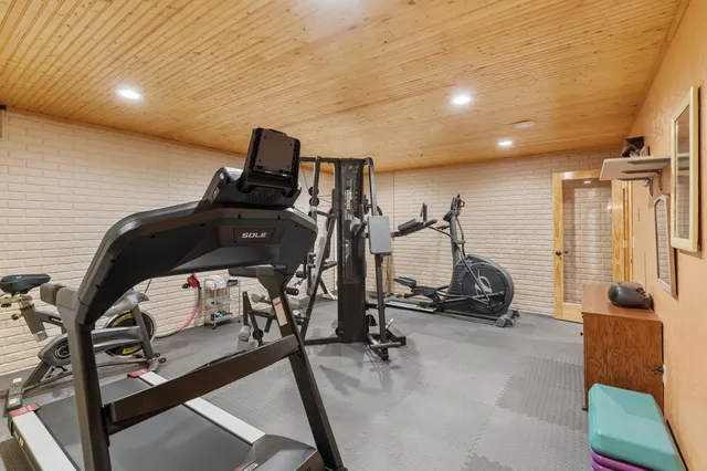 $995,000 | W8135 830th Avenue, River Falls, WI 54022