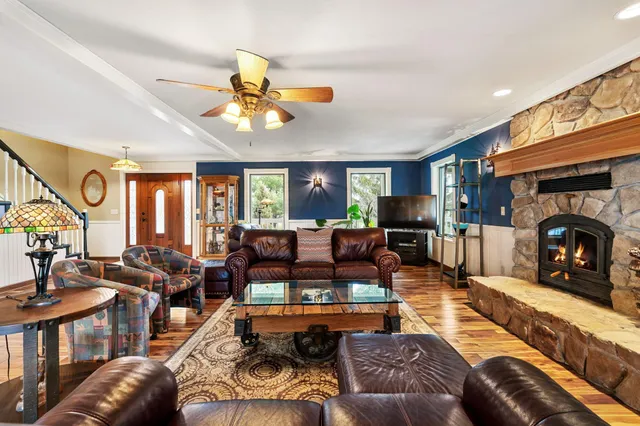 $995,000 | W8135 830th Avenue, River Falls, WI 54022