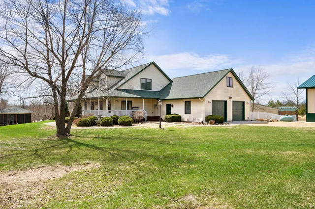 $995,000 | W8135 830th Avenue, River Falls, WI 54022