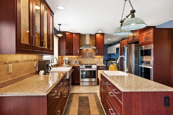 $995,000 | W8135 830th Avenue, River Falls, WI 54022