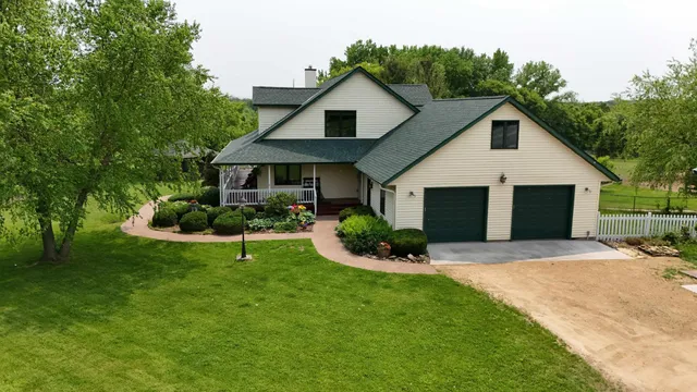 $995,000 | W8135 830th Avenue, River Falls, WI 54022