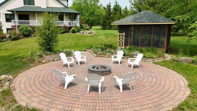 $995,000 | W8135 830th Avenue, River Falls, WI 54022