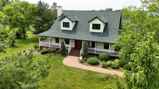 $995,000 | W8135 830th Avenue, River Falls, WI 54022