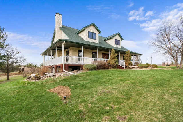 $995,000 | W8135 830th Avenue, River Falls, WI 54022