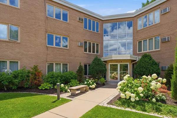 $169,900 | 4370 Brookside Court, Unit 302, Edina, MN 55436