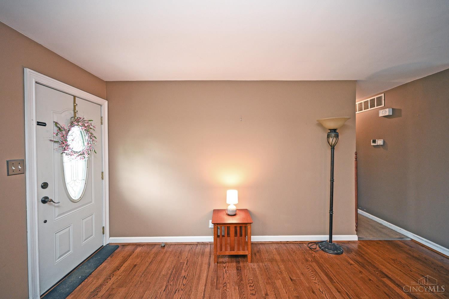 8265 Forest Road Cincinnati, OH 45255 - Photo 4 of 34