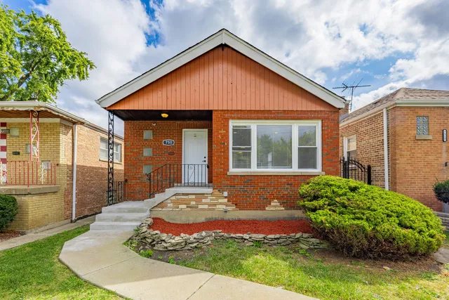 $264,999 | 7511 South Damen Avenue, Chicago, IL 60620