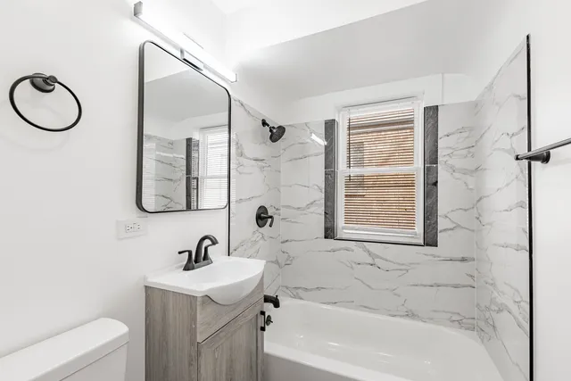 $264,999 | 7511 South Damen Avenue, Chicago, IL 60620