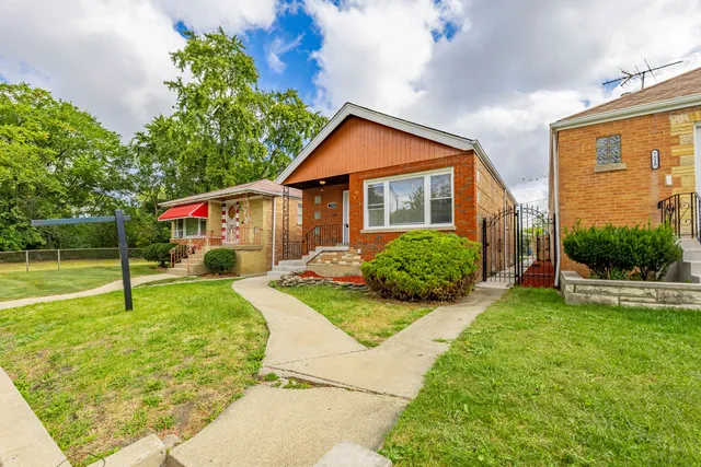 $264,999 | 7511 South Damen Avenue, Chicago, IL 60620