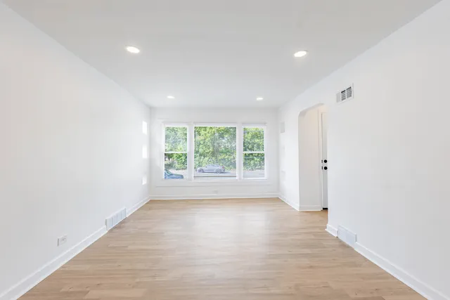 $264,999 | 7511 South Damen Avenue, Chicago, IL 60620