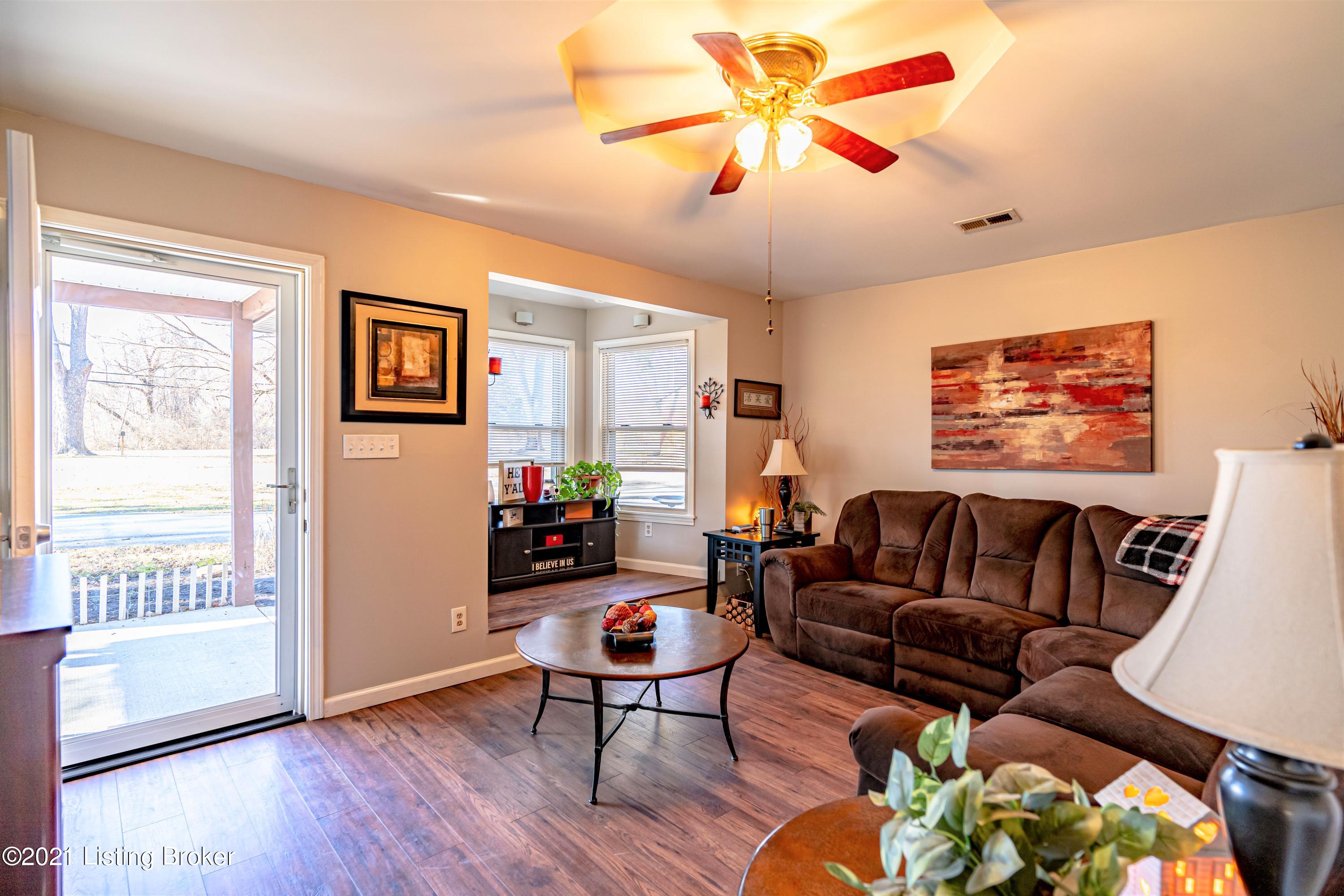 7503 Cane Run Road Louisville, KY 40258 - Photo 4 of 32 Family Rm