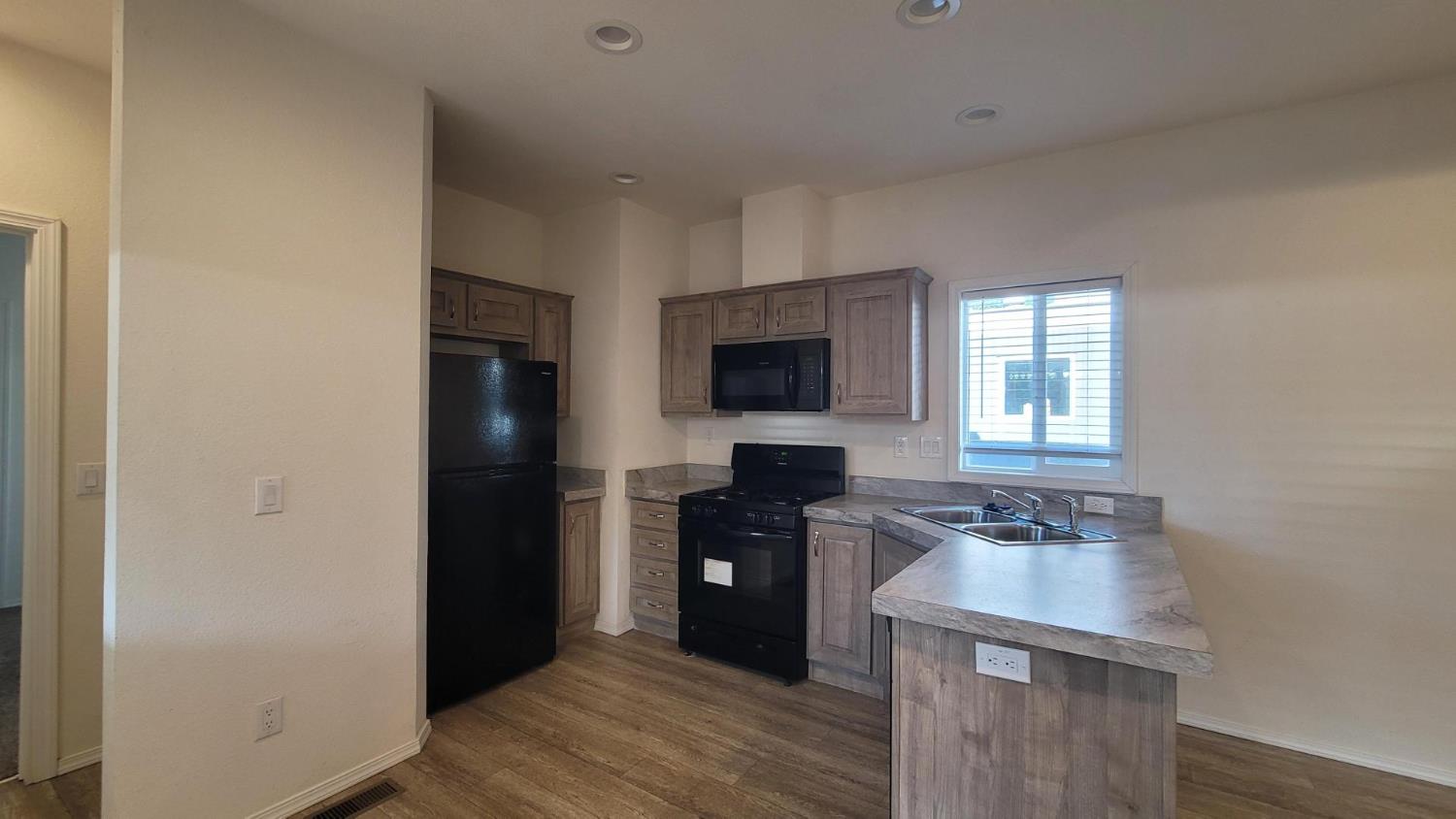 5812 Cedars Road, Unit 34 Redding, CA 96001 - Photo 4 of 13