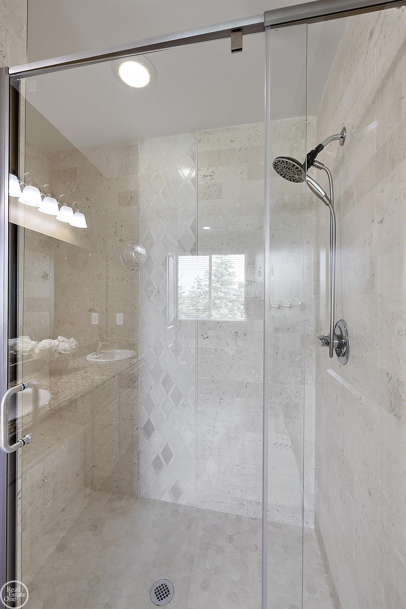 16389 Moore Park Road Macomb, MI 48044 - Photo 31 of 57 50110602-30.JPG