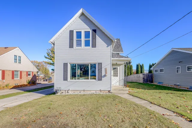 $180,000 | 1414 Nagle Avenue, Manitowoc, WI 54220