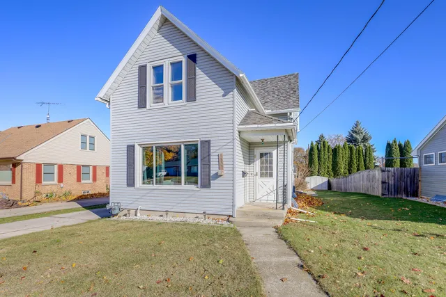 $180,000 | 1414 Nagle Avenue, Manitowoc, WI 54220
