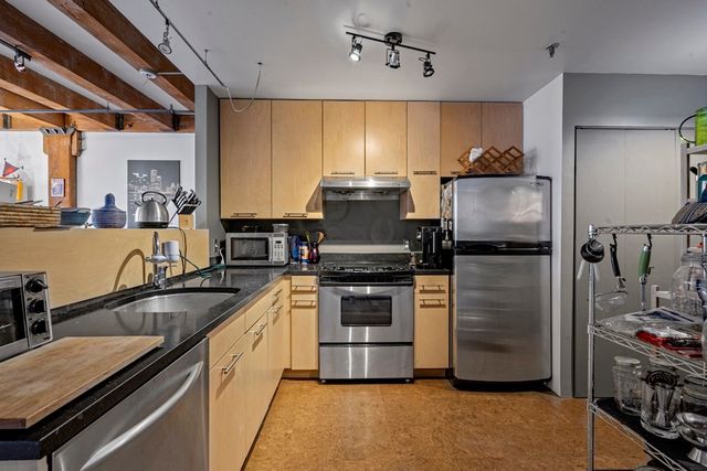 $725,000 | 33 Sleeper Street, Unit 302, Boston, MA 02210