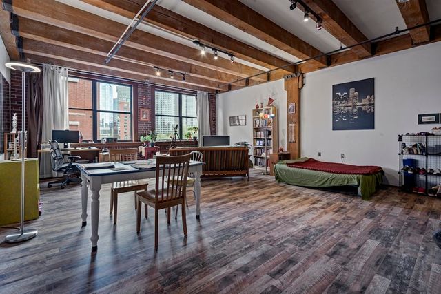 $725,000 | 33 Sleeper Street, Unit 302, Boston, MA 02210